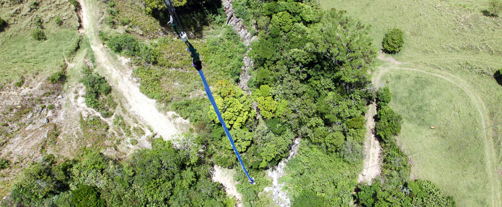        extremos at the bottom of bungee 
  - Costa Rica